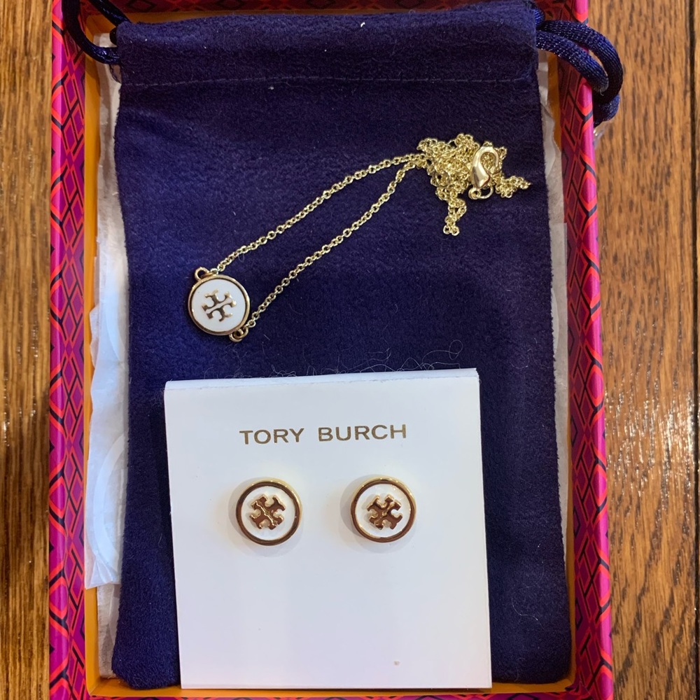 Earring and necklace set